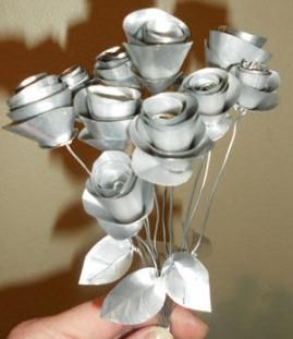 como fazer lindas flores com latas de aluminio 2