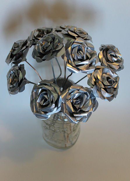 como fazer lindas flores com latas de aluminio 4