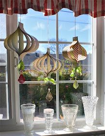 decorar janelas com enfeites de natal de papel 7