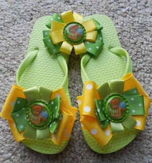 decorar sandalias de menina com fitas de cetim